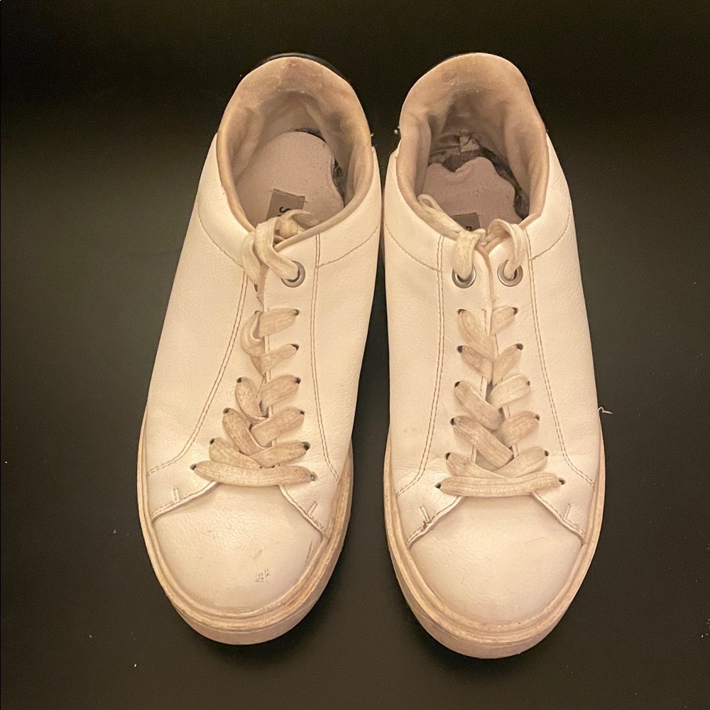 Steve Madden White Low-Top Sneakers size 9.5 women’s